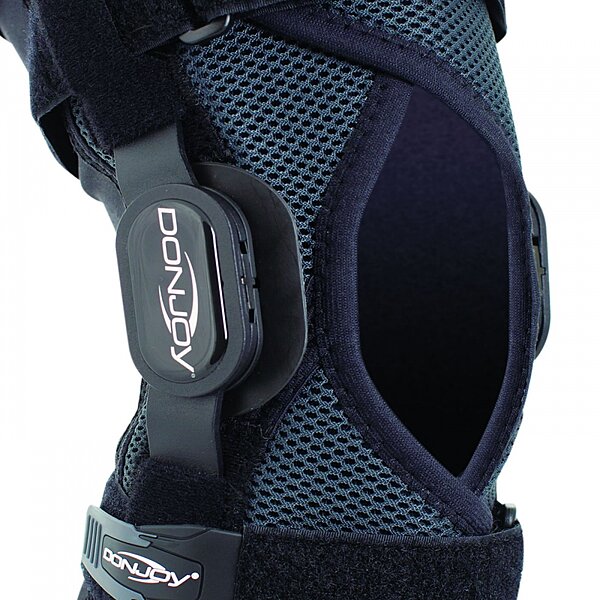 Характеристики Ортез колінного суглоба Donjoy Playmaker II Wrap 11-3497 (США)